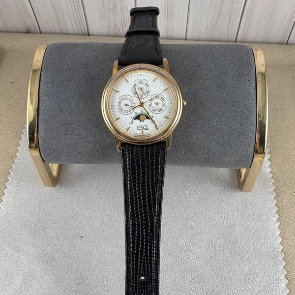 Vintage Swiss Made Authentic Movado Moon Phase and Triple Date Unisex Watch main image 10